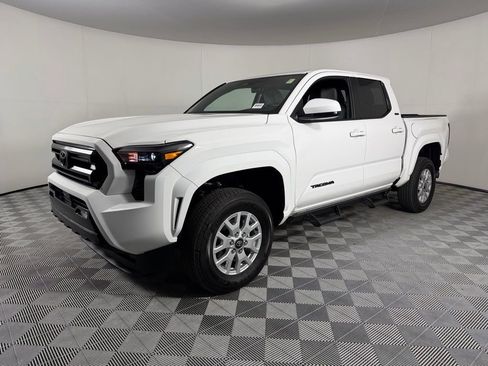 Used 2026 Toyota Tacoma SR5 AWD/4WD image 10