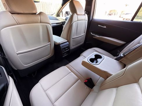 Used 2024 Cadillac XT4 Premium Luxury image 21