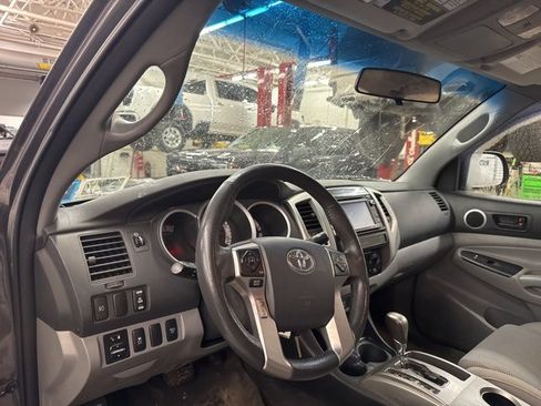 Used 2015 Toyota Tacoma 4x4 Double Cab w/ TRD Sport Package image 5