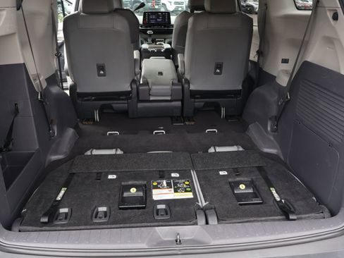 Used 2024 Toyota Sienna XLE image 35