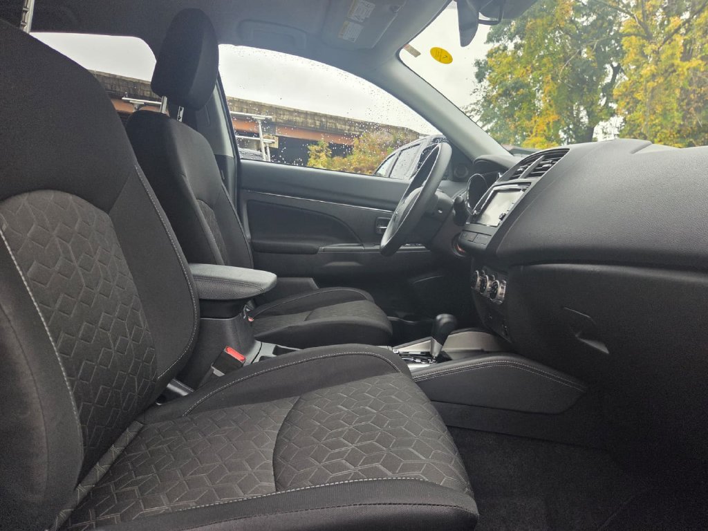 Used 2025 Mitsubishi Outlander Sport ES AWD/4WD image 18