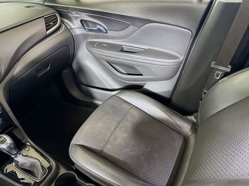 Used 2022 Buick Encore Preferred w/ Safety Package FWD image 19