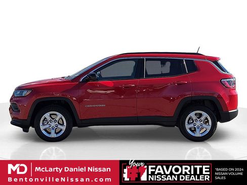 Used 2024 Jeep Compass Latitude AWD/4WD image 3