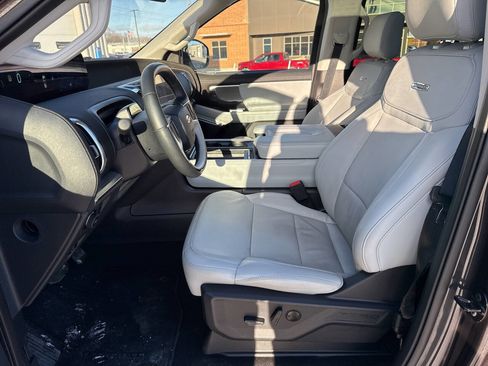 Certified 2025 Ford Expedition Max Platinum image 34