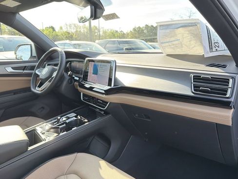 New 2026 Volkswagen Atlas Cross Sport SE image 18