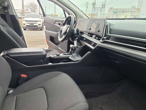 Used 2023 Kia Sportage LX image 16