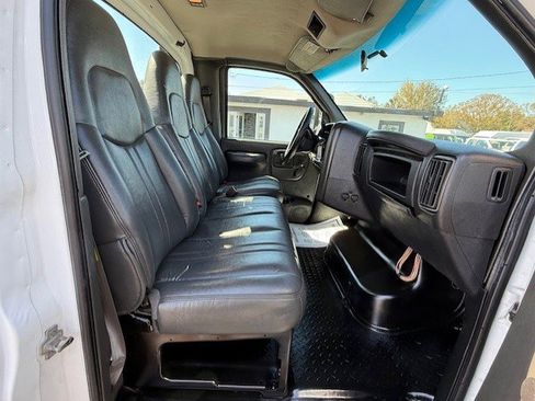 Used 2006 GMC TopKick C4500 2WD Regular Cab image 22