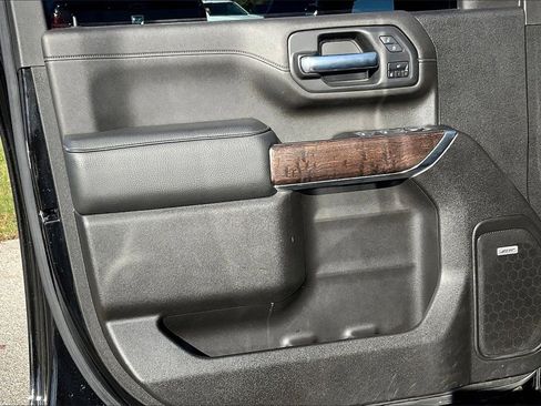 Used 2022 GMC Sierra 2500 Denali w/ Denali Black Diamond Edition image 23