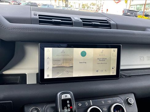 Used 2023 Land Rover Defender 110 SE image 31