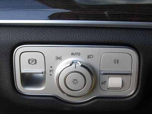 Used 2020 Mercedes-Benz GLE 450 4MATIC w/ Premium Package image 35