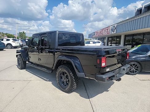 Used 2023 Jeep Gladiator Sport AWD/4WD image 3