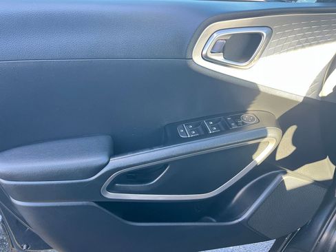 Used 2025 Kia Soul LX w/ LX Technology Package image 18