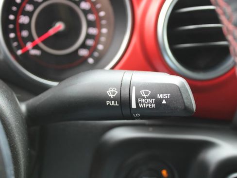 Used 2018 Jeep Wrangler Unlimited Rubicon AWD/4WD image 32