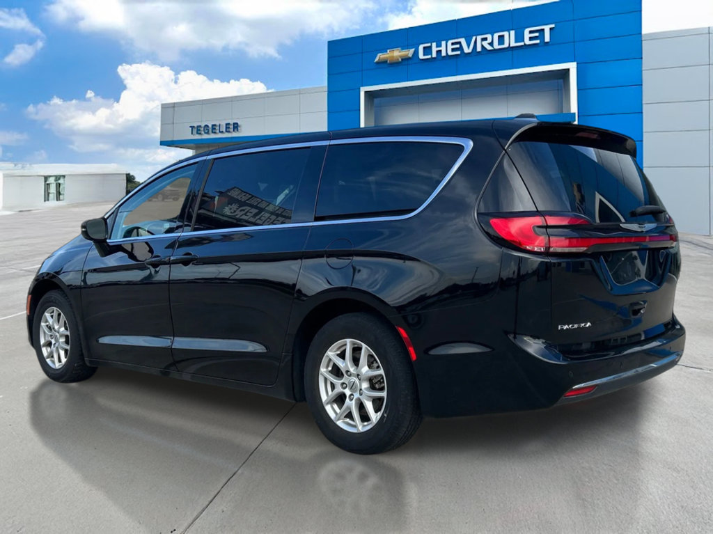 Used 2024 Chrysler Pacifica Touring-L FWD image 7