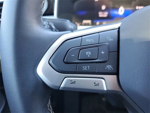 Certified 2025 Volkswagen Taos SE w/ Panoramic Sunroof Package image 25