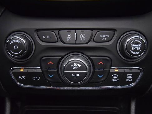 Used 2021 Jeep Cherokee Limited AWD/4WD image 33
