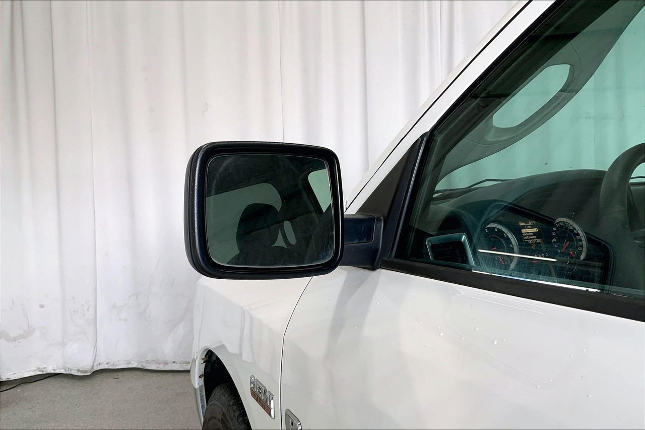 Used 2017 RAM 1500 Classic SLT RWD image 5