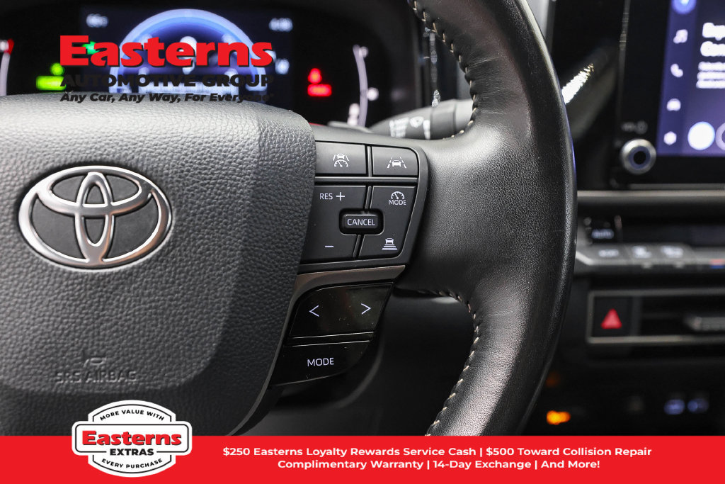 Used 2025 Toyota Camry SE FWD image 17