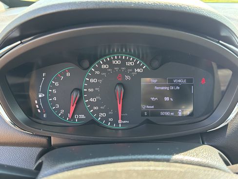 Used 2019 Chevrolet Trax LT w/ LT Convenience Package FWD image 27