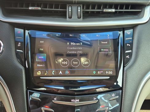 Certified 2018 Cadillac XTS Luxury FWD image 12