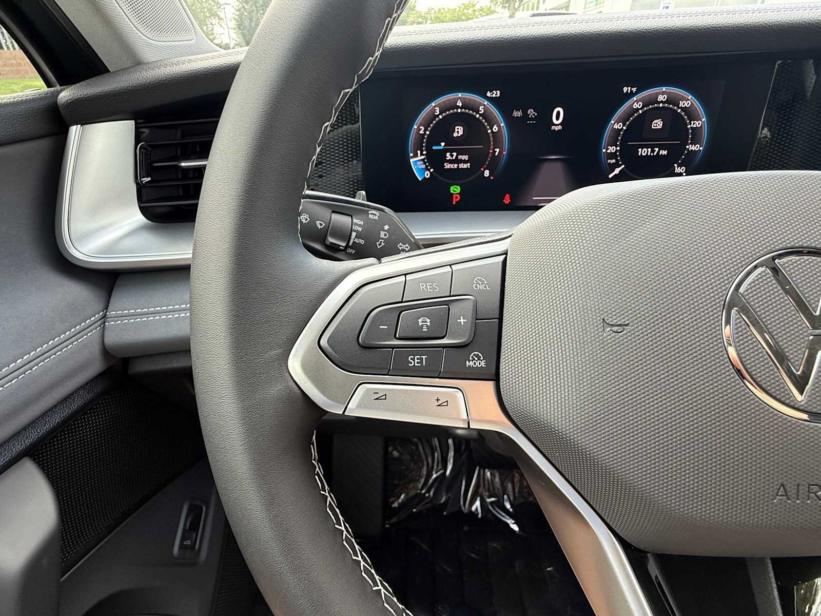 New 2026 Volkswagen Tiguan SE AWD/4WD image 9
