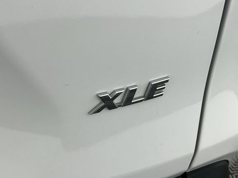 Used 2025 Toyota RAV4 XLE AWD/4WD image 28