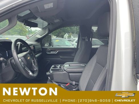 Used 2024 Chevrolet Silverado 2500 LT AWD/4WD image 4