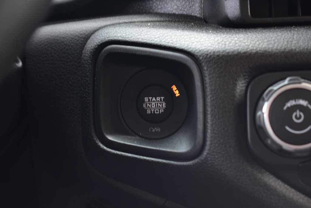 Used 2025 Jeep Gladiator Sport AWD/4WD image 34