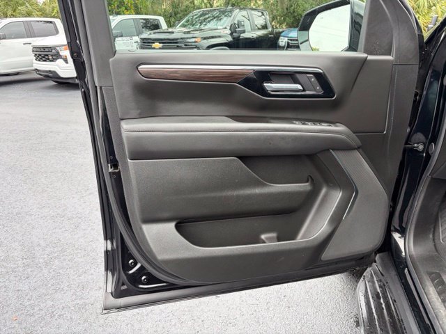 Certified 2025 Chevrolet Suburban LS w/ LPO, Dark Essentials Package RWD image 12