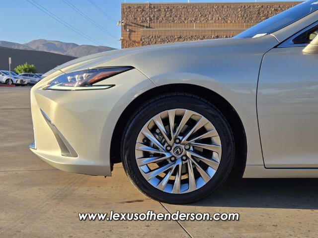 Used 2021 Lexus ES 300h w/ Accessory Package FWD image 10
