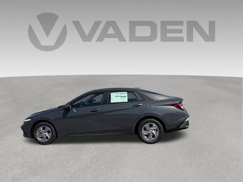 New 2026 Hyundai Elantra SE FWD image 18