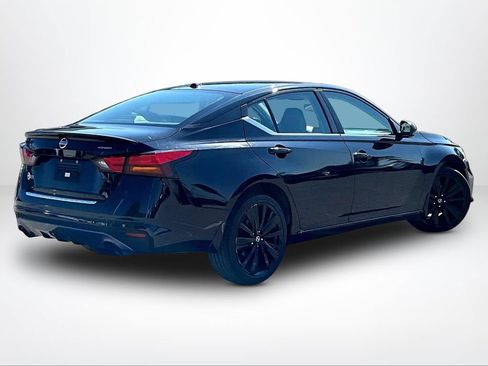 Used 2022 Nissan Altima 2.5 SR w/ Midnight Edition Package AWD/4WD image 3