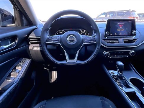 Certified 2022 Nissan Altima 2.5 SV FWD image 10