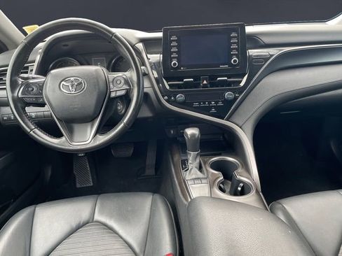 Used 2022 Toyota Camry SE image 10
