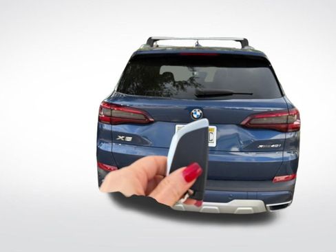 Used 2022 BMW X5 xDrive40i w/ Premium Package image 3