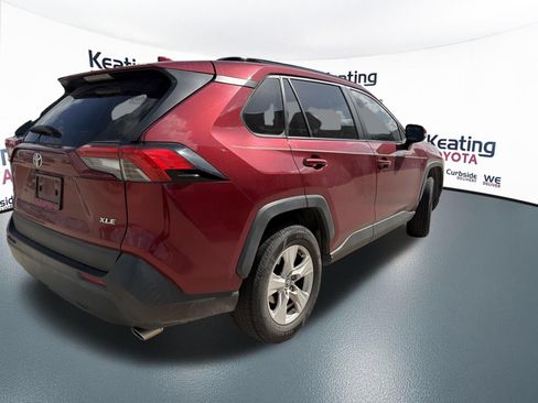Used 2019 Toyota RAV4 XLE w/ Convenience Package FWD image 3