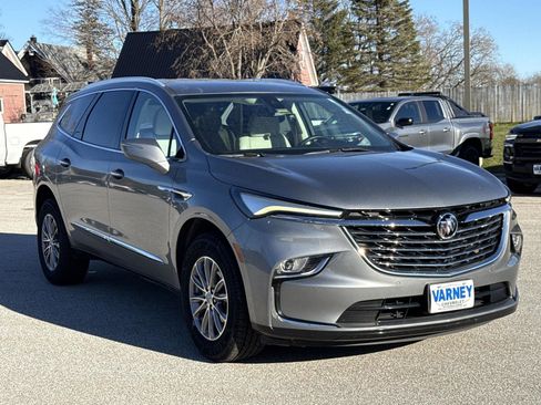 Used 2023 Buick Enclave Essence image 3