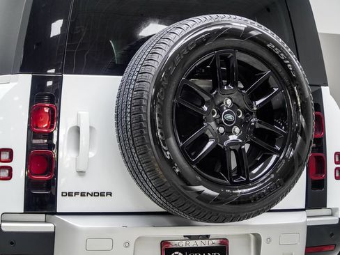 Used 2025 Land Rover Defender 110 S AWD/4WD image 15