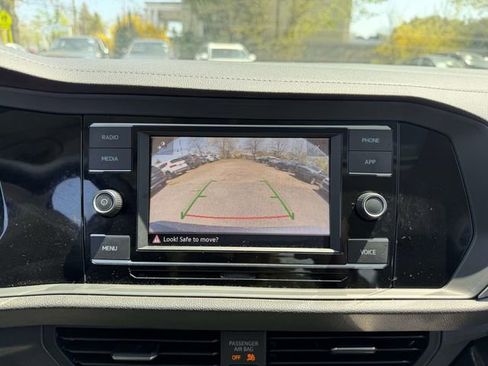 Used 2023 Volkswagen Jetta SE w/ Panoramic Sunroof Package FWD image 25