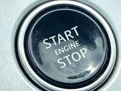 Used 2025 Land Rover Range Rover SE image 36