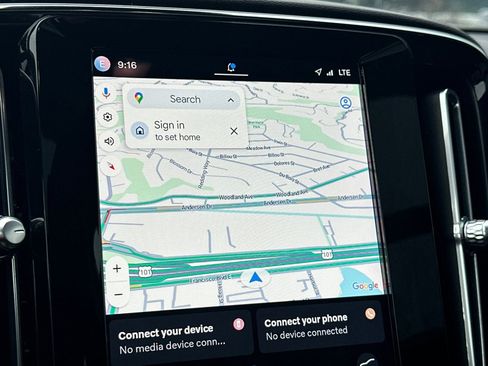 Used 2023 Volvo XC40 Recharge Plus image 22