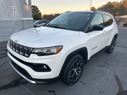 Used 2024 Jeep Compass Limited image 3