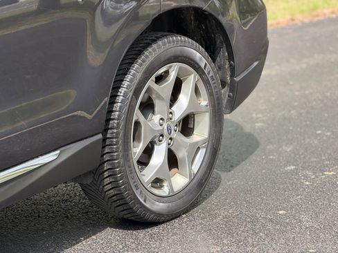 Used 2017 Subaru Forester 2.5i Touring AWD/4WD image 11
