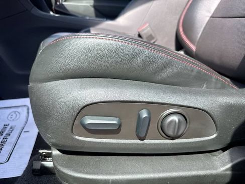 Certified 2022 Chevrolet Equinox RS w/ RS Leather Package AWD/4WD image 12