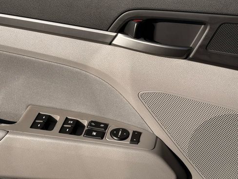 Used 2017 Hyundai Elantra SE image 22