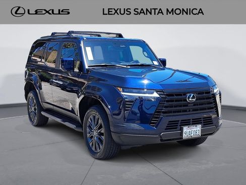 Used 2025 Lexus GX 550 w/ Cold Area Package AWD/4WD image 3