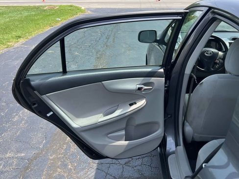 Used 2013 Toyota Corolla LE Special Edition image 33