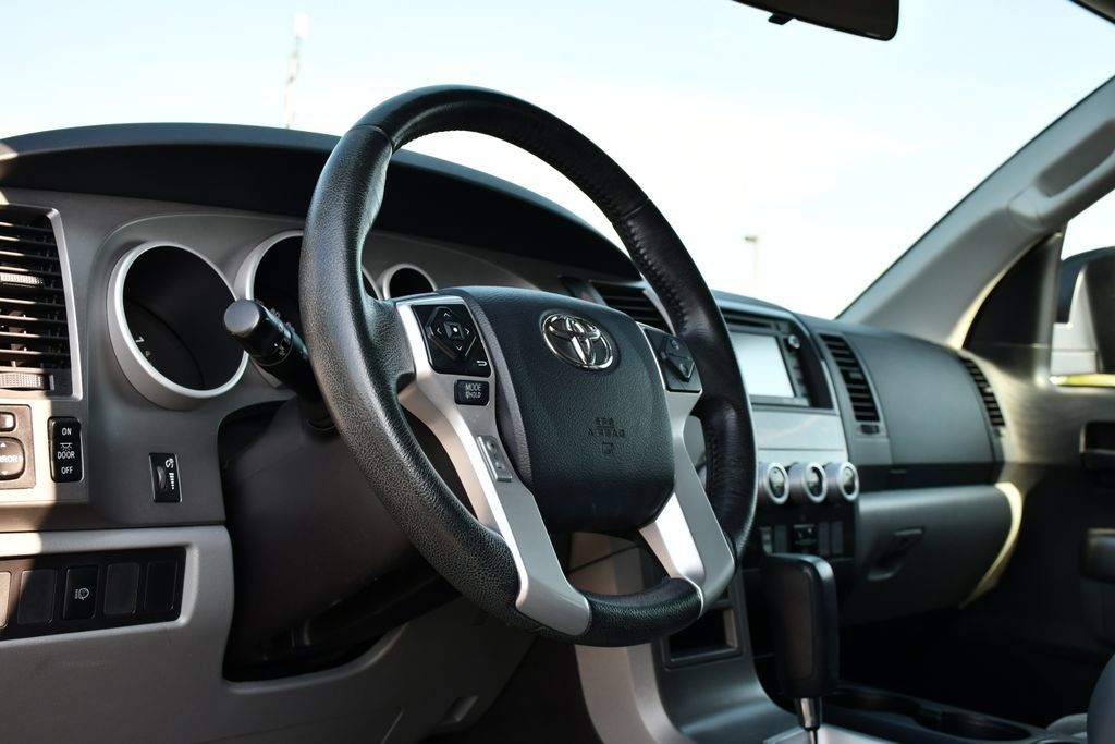 Used 2016 Toyota Sequoia SR5 AWD/4WD image 14