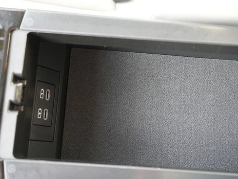 Used 2024 Toyota Prius XLE FWD image 39