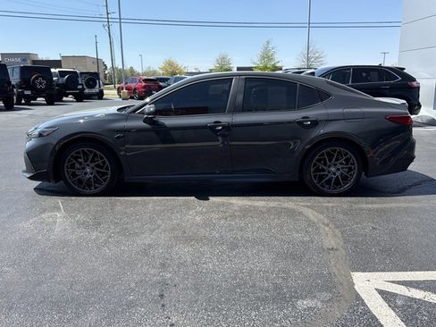 Used 2025 Toyota Camry SE image 10